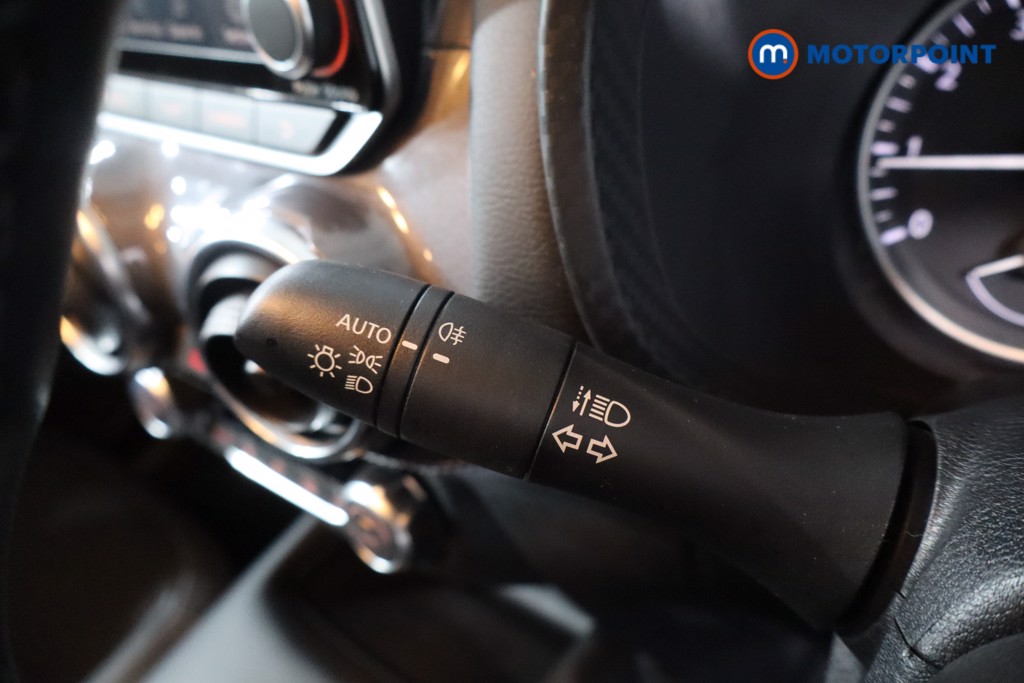 Nissan Juke N-Connecta Manual Petrol SUV - Stock Number (1623100) - 14th supplementary image