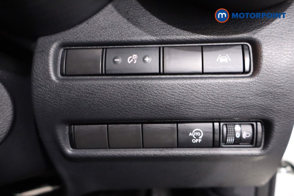 Nissan Juke N-Connecta Manual Petrol SUV - Stock Number (1623100) - 18th supplementary image