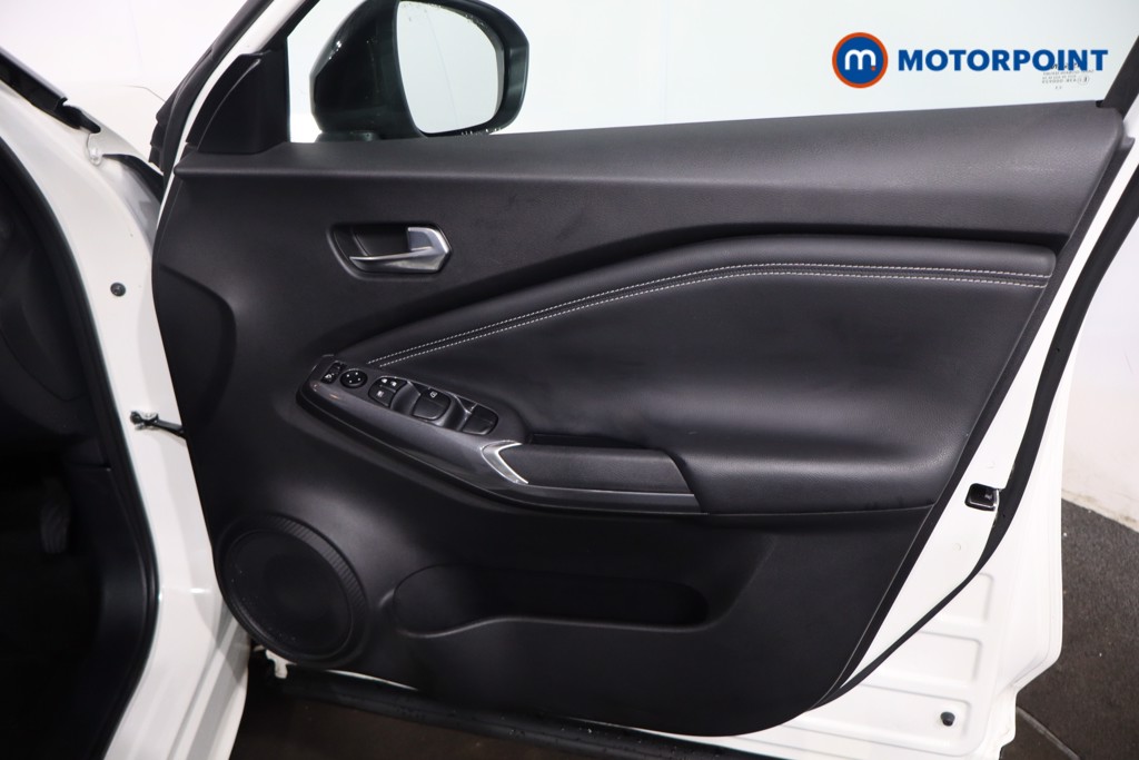 Nissan Juke N-Connecta Manual Petrol SUV - Stock Number (1623100) - 25th supplementary image