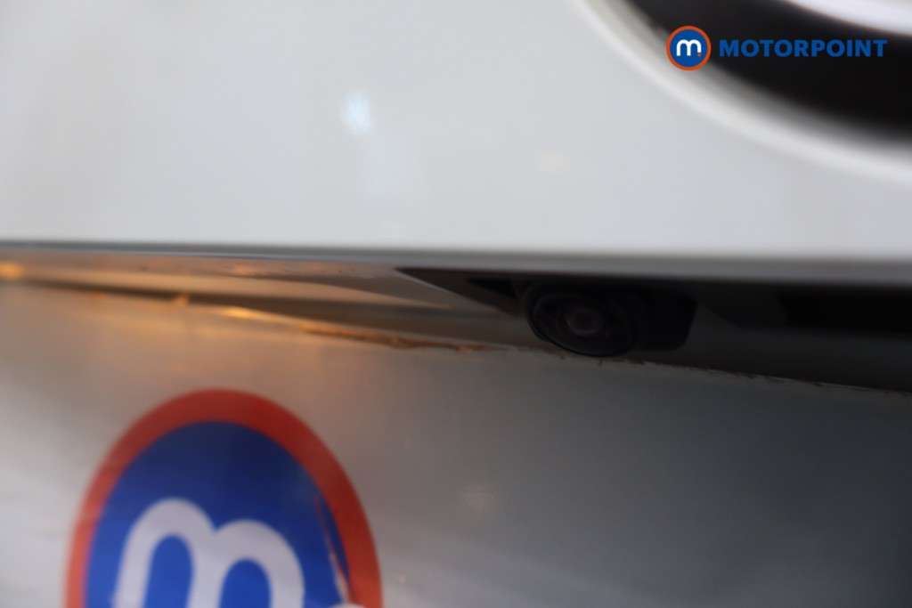 Nissan Juke N-Connecta Manual Petrol SUV - Stock Number (1623100) - 38th supplementary image