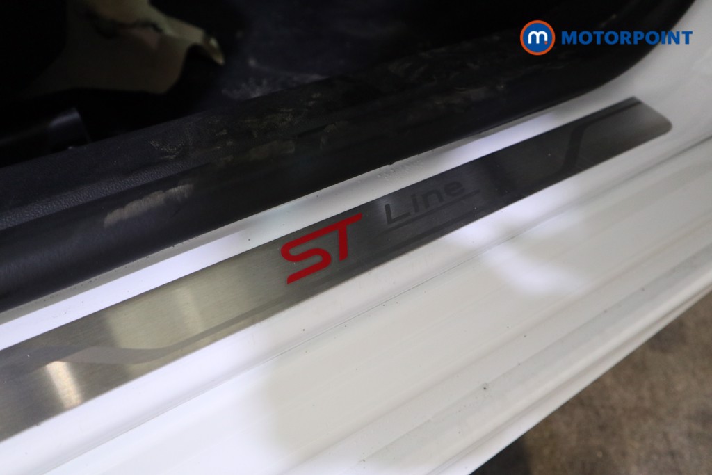 Ford Focus St-Line X Manual Petrol Hatchback - Stock Number (1614755) - 18th supplementary image