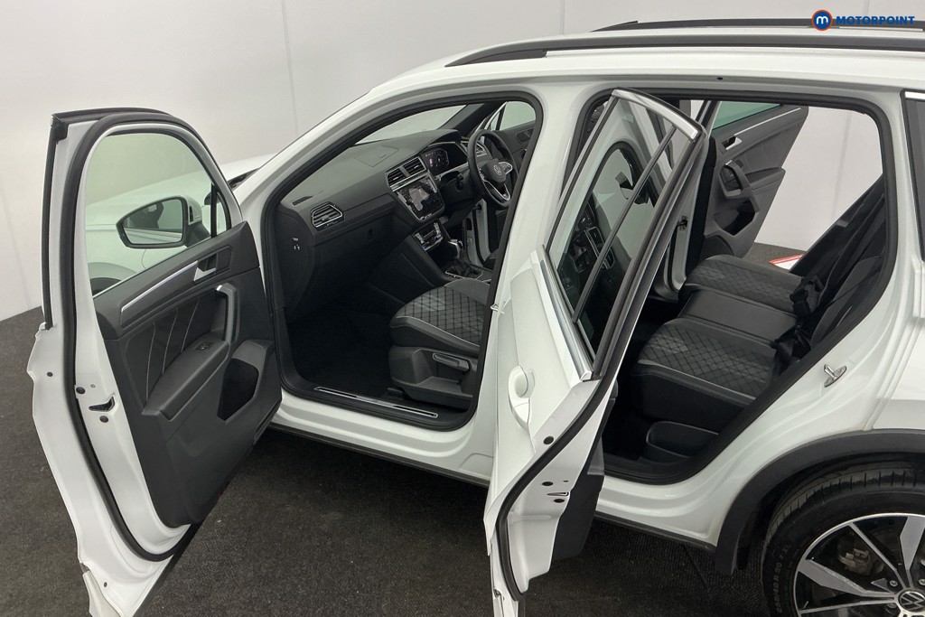 Volkswagen Tiguan R-Line Automatic Petrol Plug-In Hybrid SUV - Stock Number (1615702) - 5th supplementary image