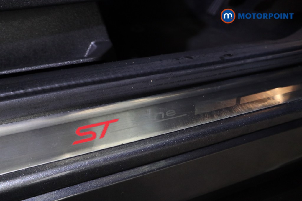 Ford Kuga St-Line Edition Manual Petrol SUV - Stock Number (1616805) - 16th supplementary image