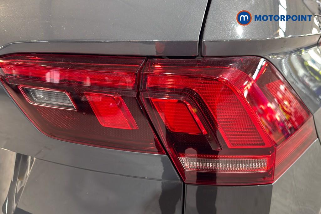 Volkswagen Tiguan Life Manual Petrol SUV - Stock Number (1617339) - 38th supplementary image