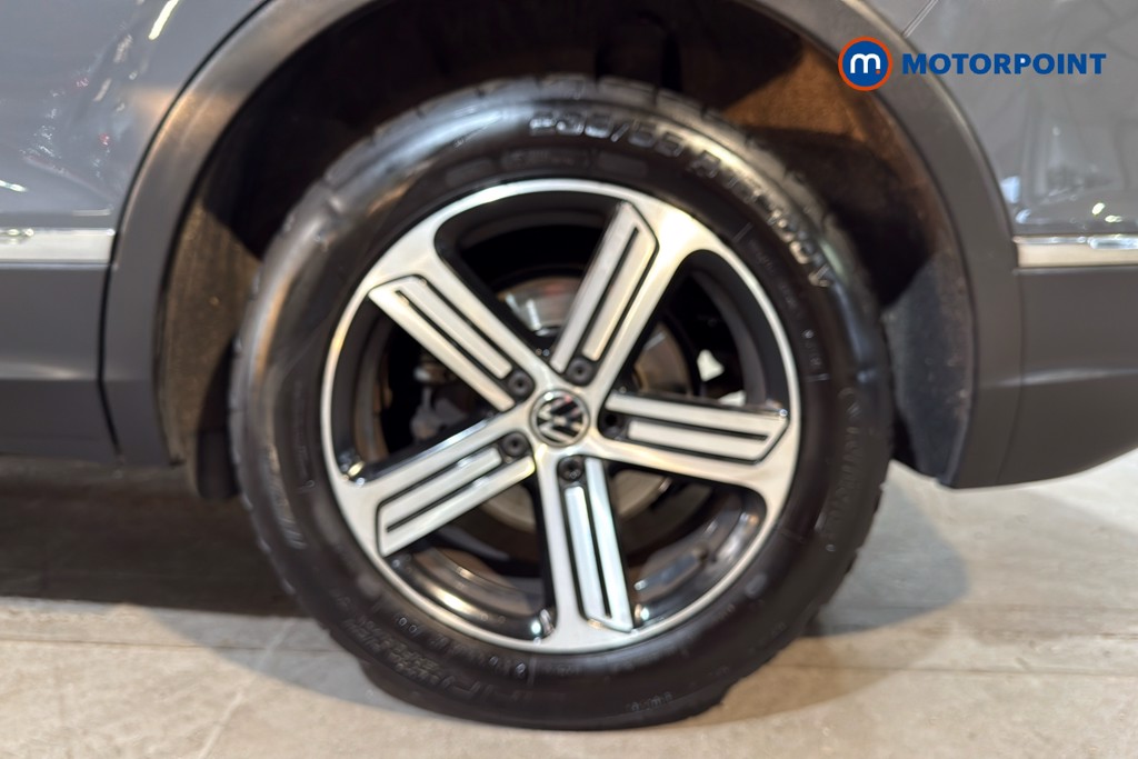 Volkswagen Tiguan Life Manual Petrol SUV - Stock Number (1617339) - 48th supplementary image