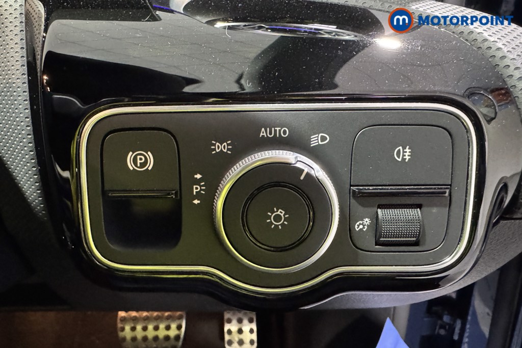 Mercedes-Benz A Class Amg Line Executive Edition Automatic Petrol Hatchback - Stock Number (1620288) - 19th supplementary image