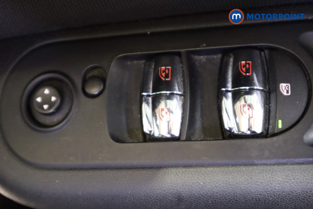 Mini Clubman Cooper Manual Petrol Estate - Stock Number (1622364) - 15th supplementary image