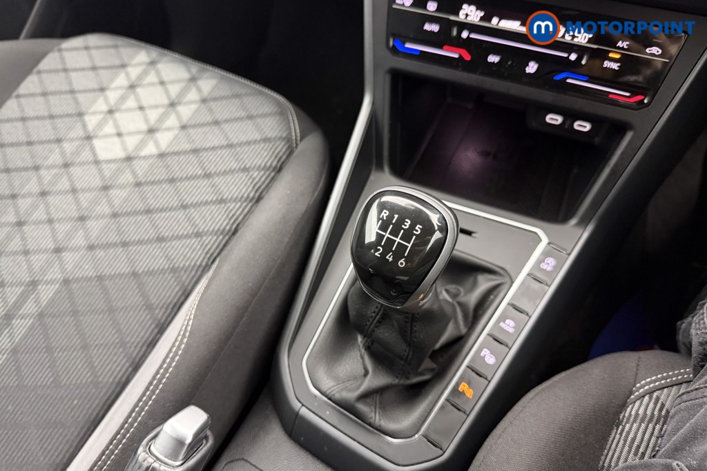 Volkswagen Taigo R-Line Manual Petrol SUV - Stock Number (1622708) - 5th supplementary image