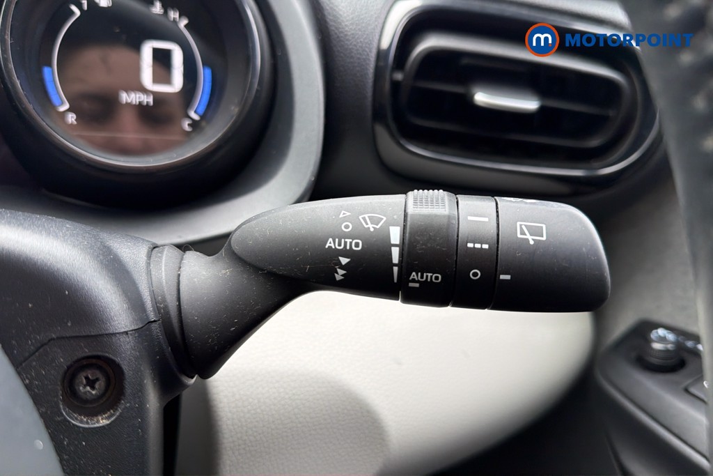 Toyota Yaris Excel Automatic Petrol-Electric Hybrid Hatchback - Stock Number (1623574) - 7th supplementary image