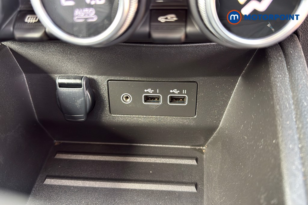 Renault Clio Evolution Automatic Petrol-Electric Hybrid Hatchback - Stock Number (1624269) - 17th supplementary image