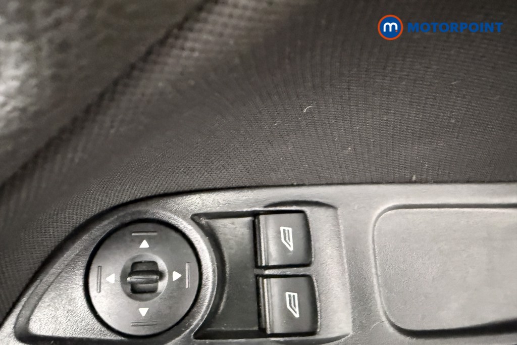 Ford Focus Zetec Edition Manual Petrol Hatchback - Stock Number (1625630) - 19th supplementary image