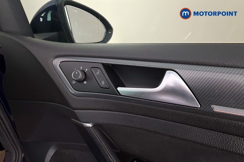 Volkswagen Golf R-Line Manual Petrol Hatchback - Stock Number (1597472) - 38th supplementary image
