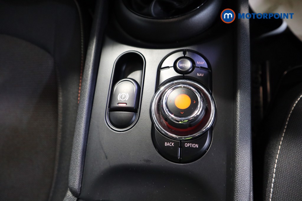 Mini Clubman Cooper Classic Manual Petrol Estate - Stock Number (1609562) - 9th supplementary image