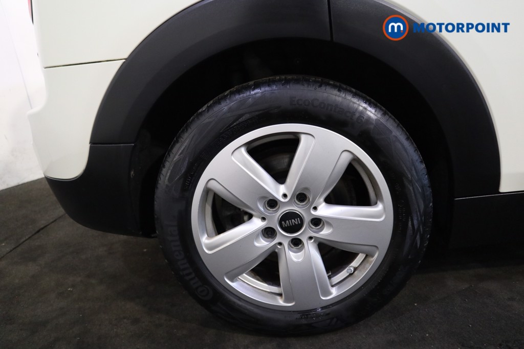 Mini Clubman Cooper Classic Manual Petrol Estate - Stock Number (1609562) - 21st supplementary image