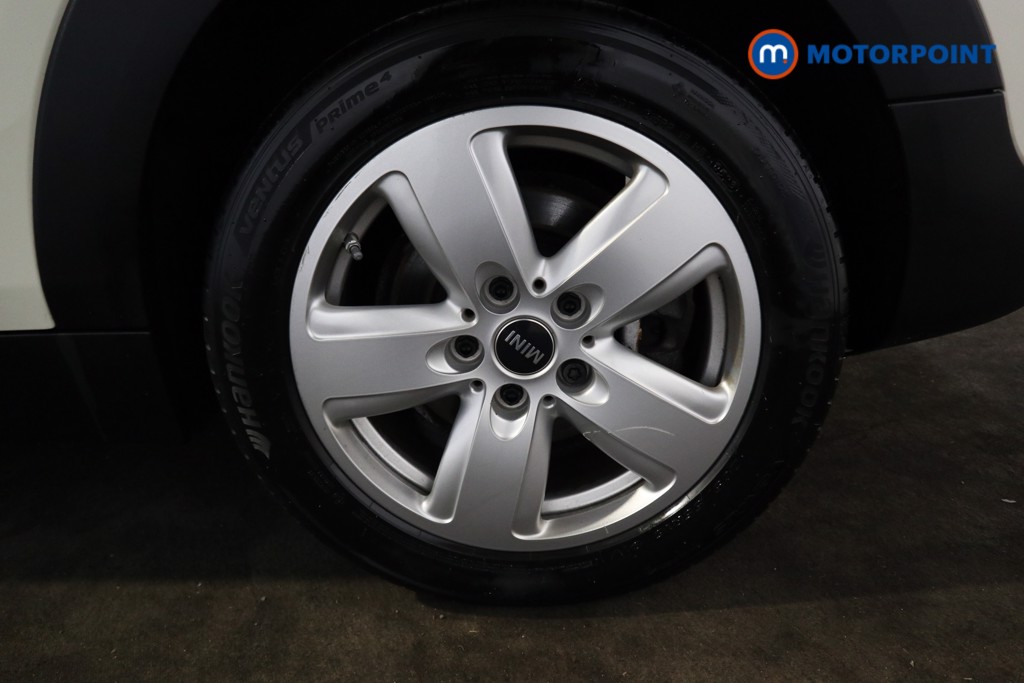 Mini Clubman Cooper Classic Manual Petrol Estate - Stock Number (1609562) - 24th supplementary image