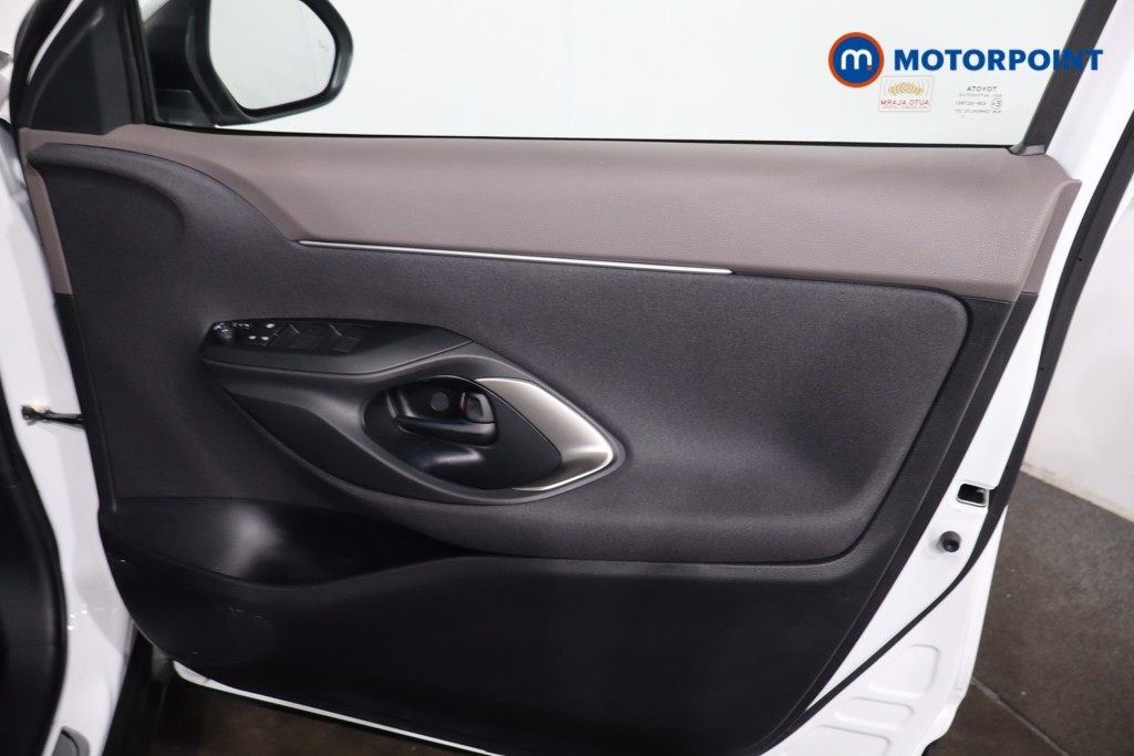 Toyota Yaris Cross Excel Automatic Petrol-Electric Hybrid Estate - Stock Number (1609756) - 25th supplementary image