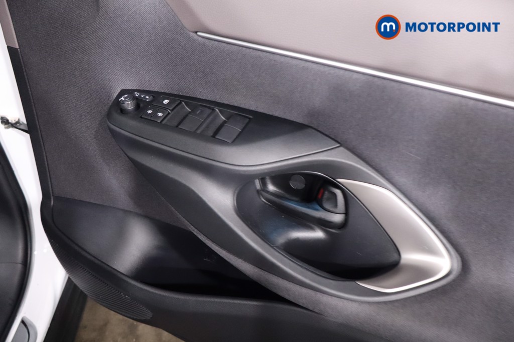 Toyota Yaris Cross Excel Automatic Petrol-Electric Hybrid Estate - Stock Number (1609756) - 26th supplementary image