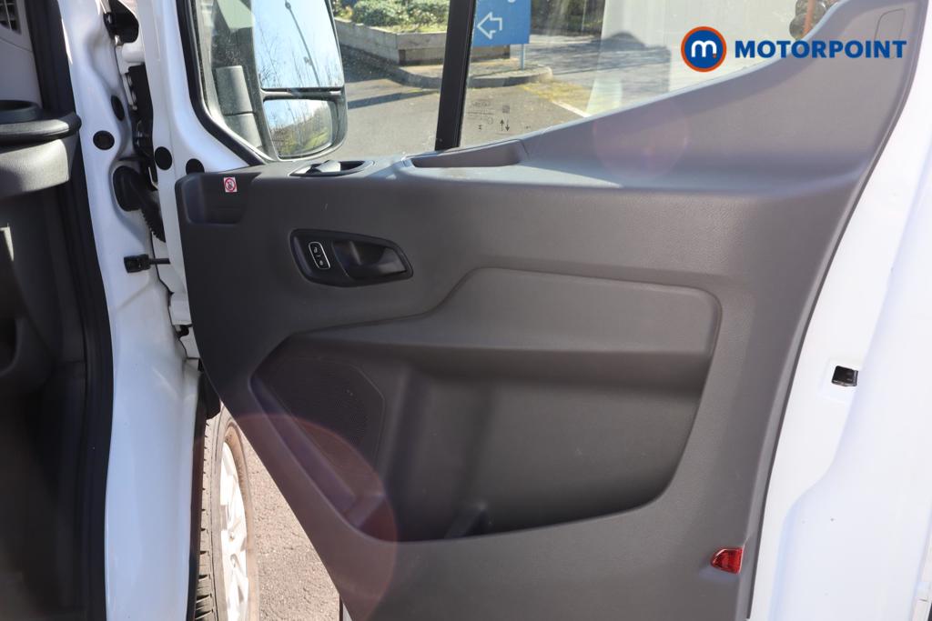 Ford Transit Limited Automatic Diesel Medium Roof Van - Stock Number (1611449) - 10th supplementary image