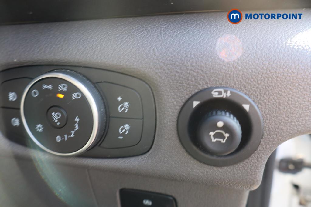 Ford Transit Limited Automatic Diesel Medium Roof Van - Stock Number (1614677) - 4th supplementary image