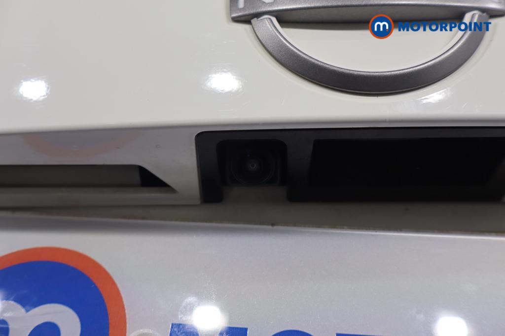 Nissan Juke Acenta Premium Manual Petrol SUV - Stock Number (1615900) - 5th supplementary image