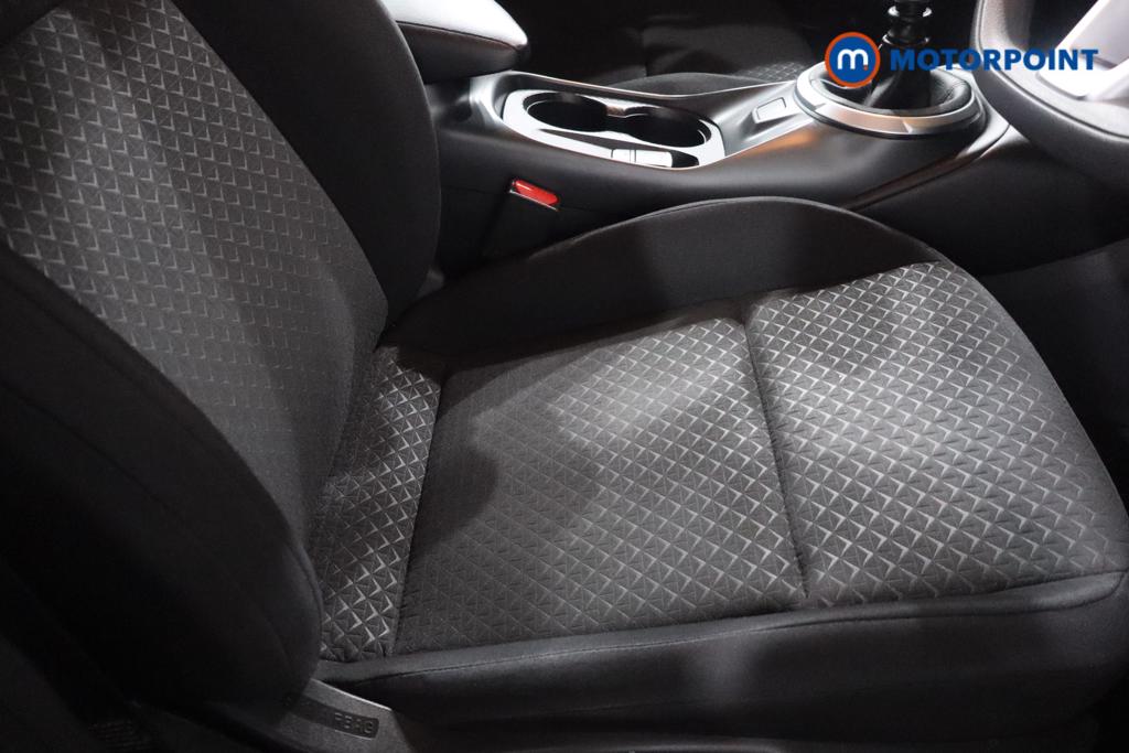 Nissan Juke Acenta Premium Manual Petrol SUV - Stock Number (1615900) - 12th supplementary image