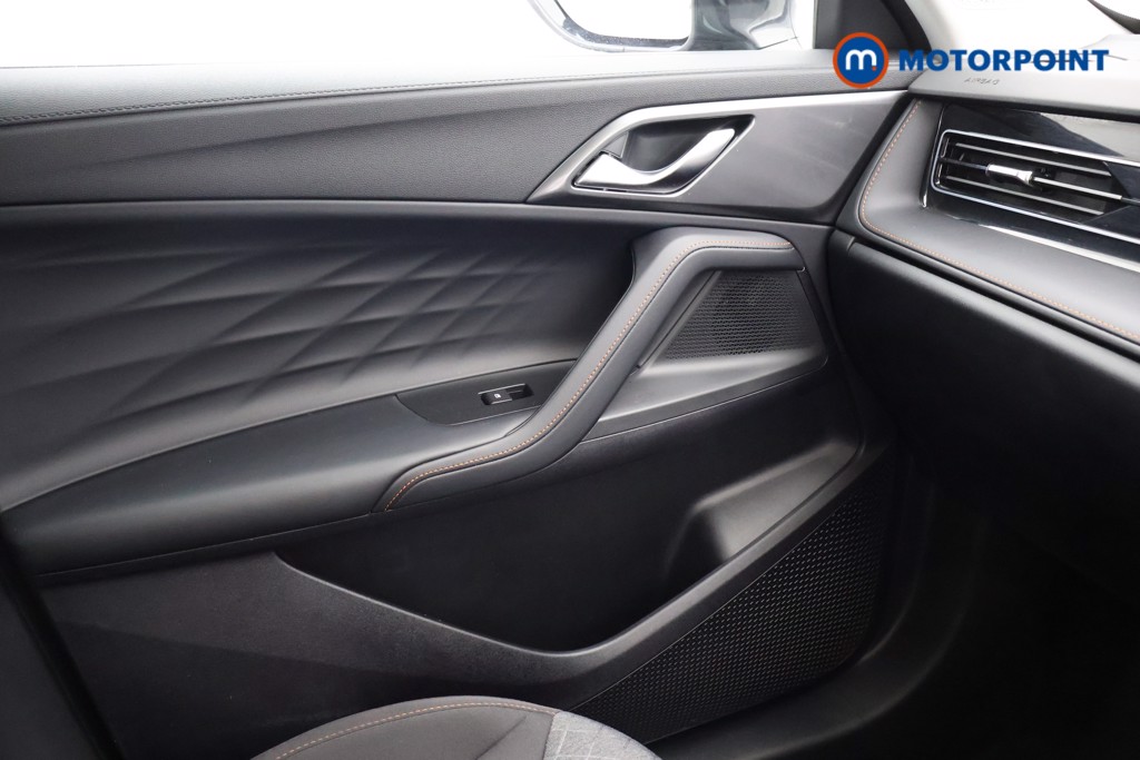 Mg Motor Uk HS SE Automatic Petrol-Electric Hybrid SUV - Stock Number (1616642) - 9th supplementary image