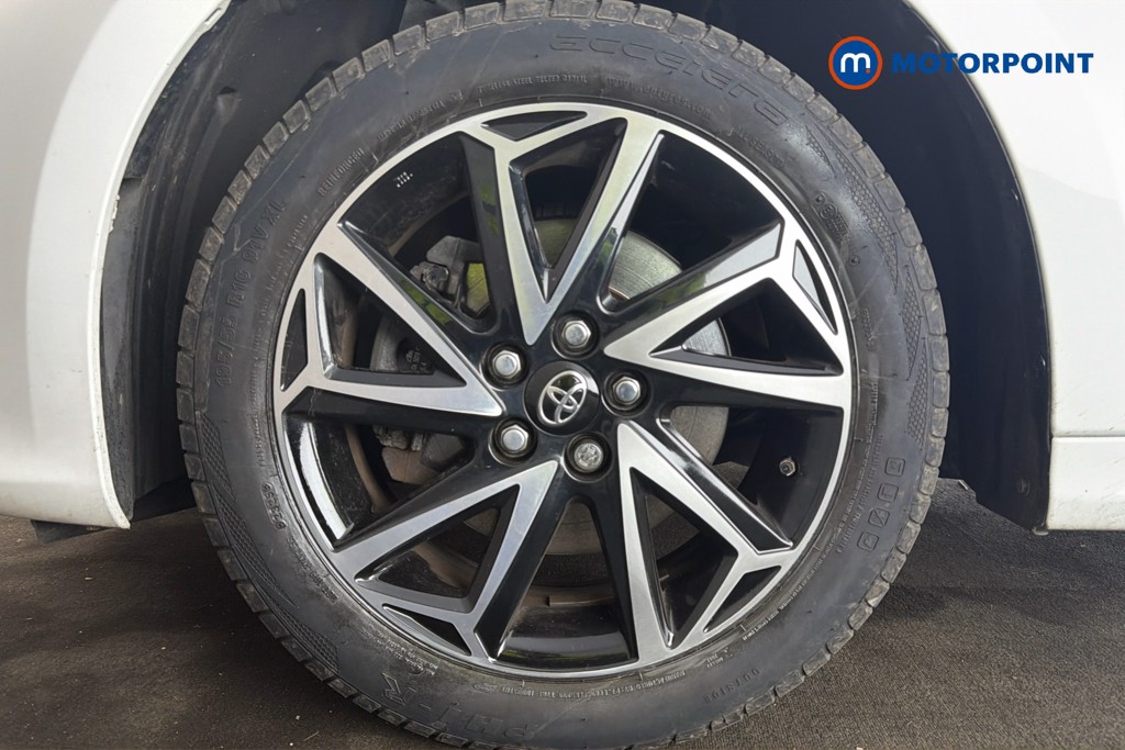 Toyota Yaris Design Automatic Petrol-Electric Hybrid Hatchback - Stock Number (1617578) - Passenger side front corner