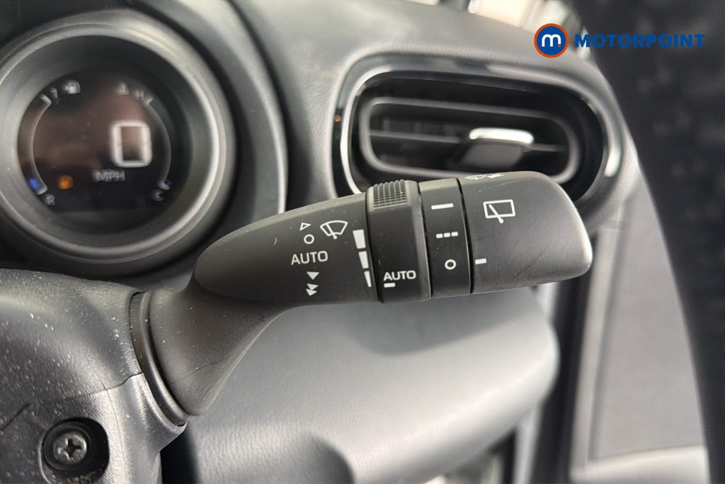 Toyota Yaris Design Automatic Petrol-Electric Hybrid Hatchback - Stock Number (1617578) - 2nd supplementary image