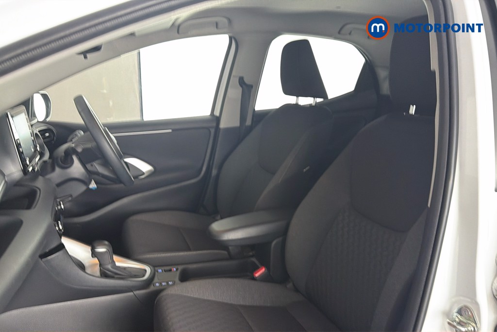 Toyota Yaris Design Automatic Petrol-Electric Hybrid Hatchback - Stock Number (1617578) - 8th supplementary image