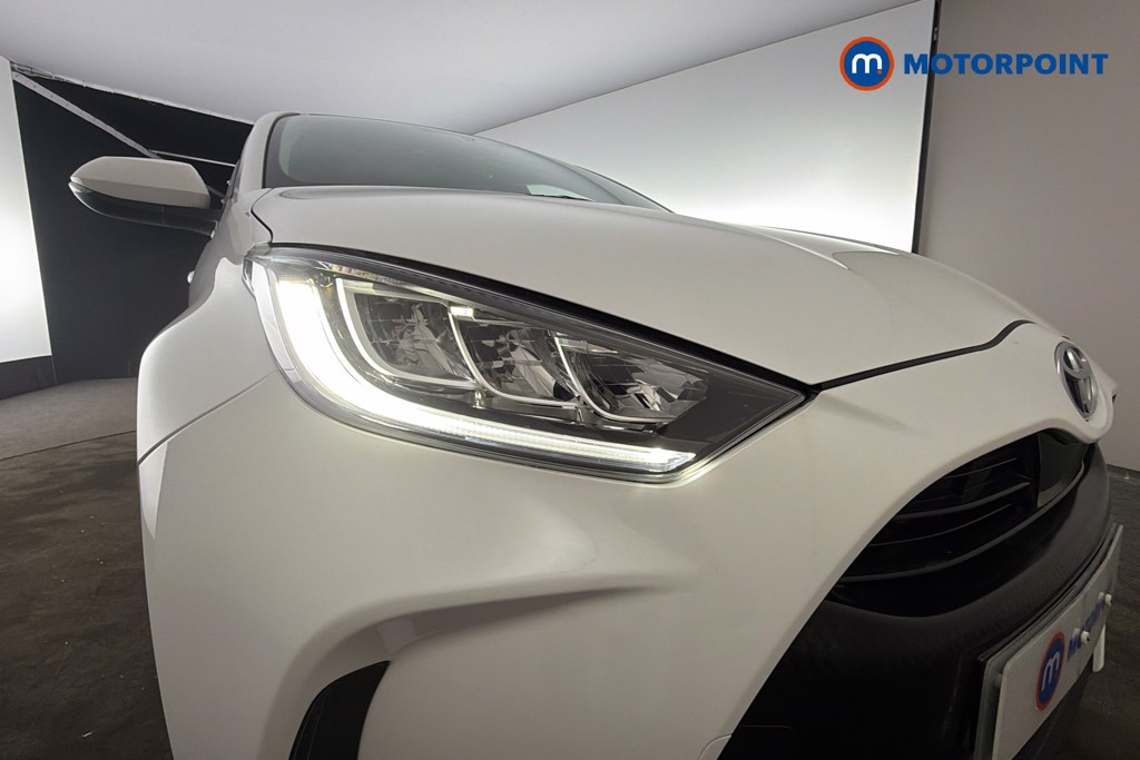 Toyota Yaris Design Automatic Petrol-Electric Hybrid Hatchback - Stock Number (1617578) - 11th supplementary image