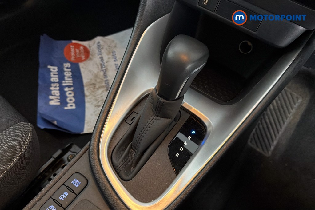 Toyota Yaris Design Automatic Petrol-Electric Hybrid Hatchback - Stock Number (1617578) - 15th supplementary image