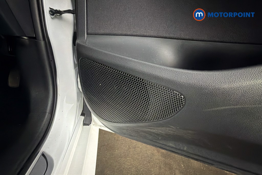 Toyota Yaris Design Automatic Petrol-Electric Hybrid Hatchback - Stock Number (1617578) - 38th supplementary image