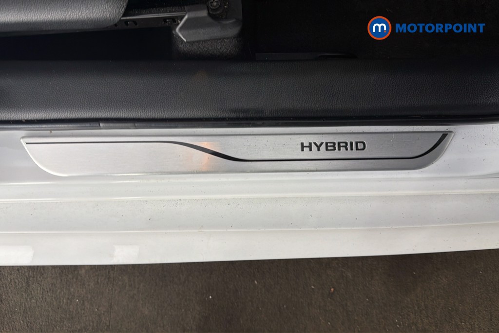 Toyota Yaris Design Automatic Petrol-Electric Hybrid Hatchback - Stock Number (1617578) - 49th supplementary image