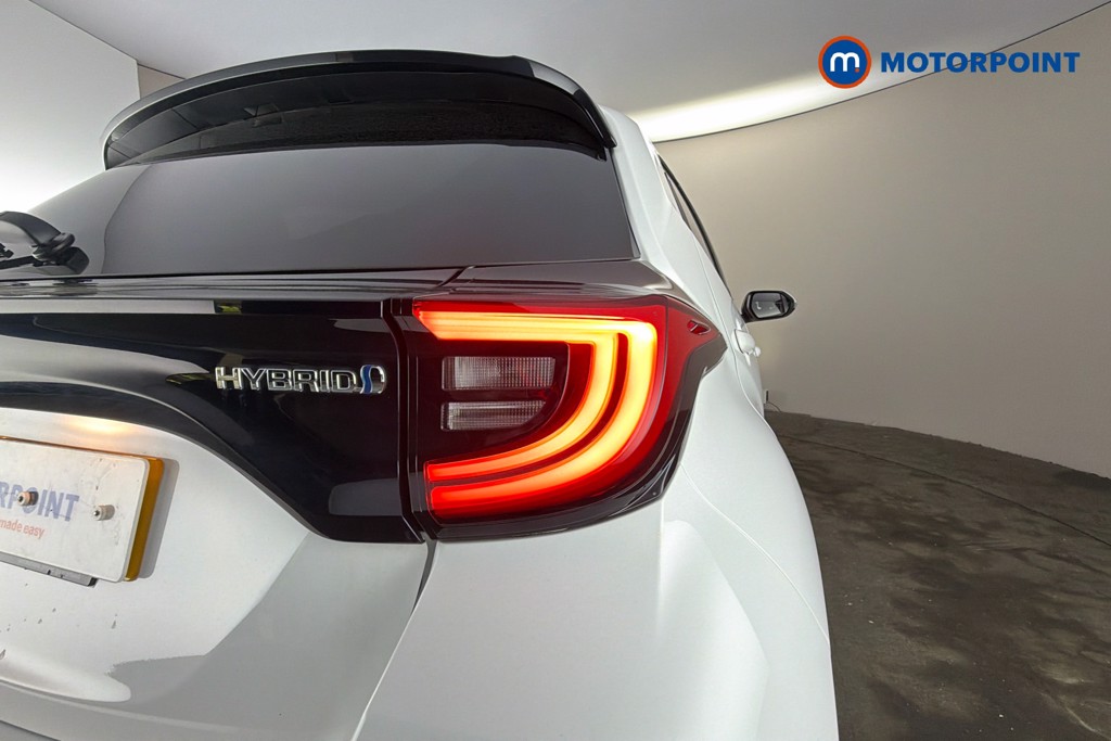 Toyota Yaris Design Automatic Petrol-Electric Hybrid Hatchback - Stock Number (1617578) - Passenger side rear corner