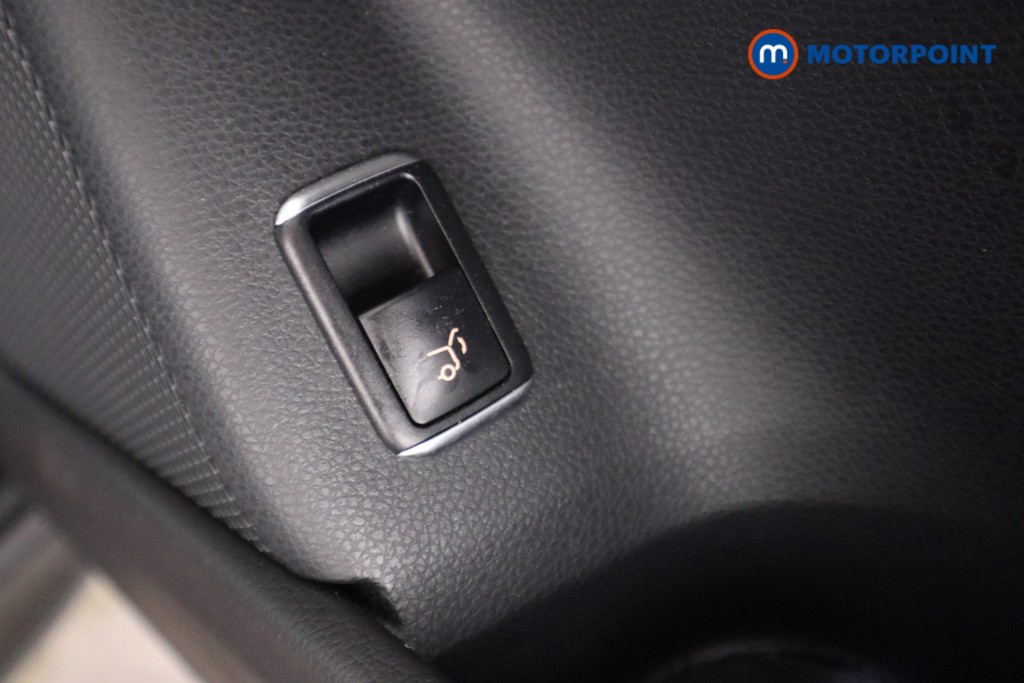 Mercedes-Benz GLA Amg Line Automatic Petrol SUV - Stock Number (1621275) - 13th supplementary image