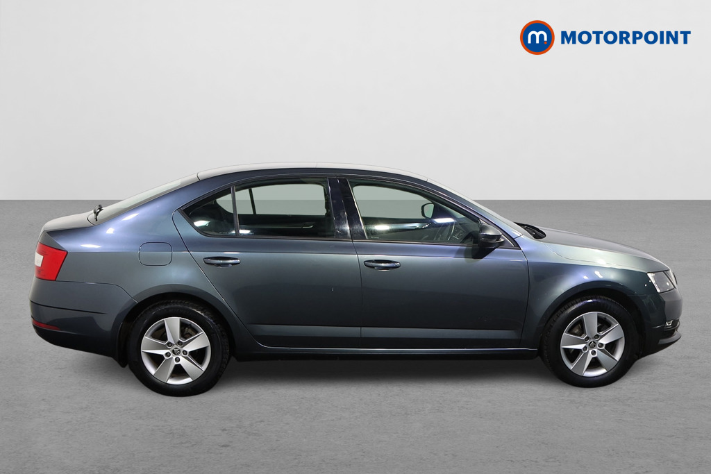Skoda Octavia SE Manual Petrol Hatchback - Stock Number (1621527) - Drivers side
