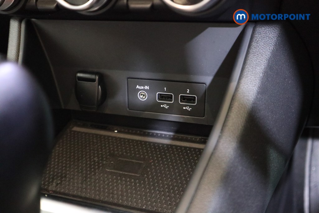 Renault Captur Se Edition Automatic Petrol-Electric Hybrid SUV - Stock Number (1622025) - 9th supplementary image