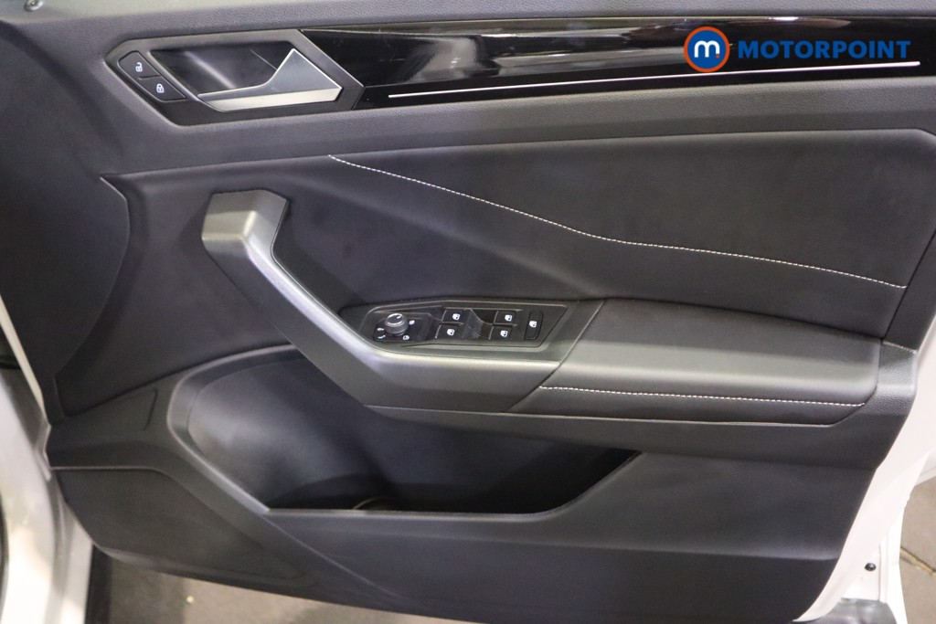 Volkswagen T-Roc R-Line Manual Petrol SUV - Stock Number (1624035) - 12th supplementary image