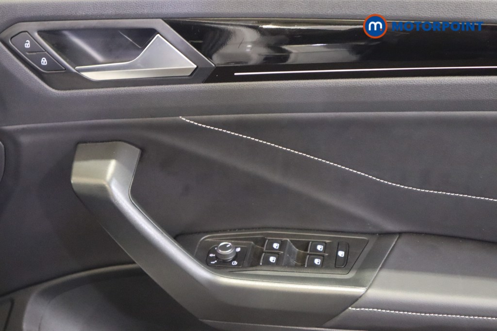Volkswagen T-Roc R-Line Manual Petrol SUV - Stock Number (1624035) - 13th supplementary image