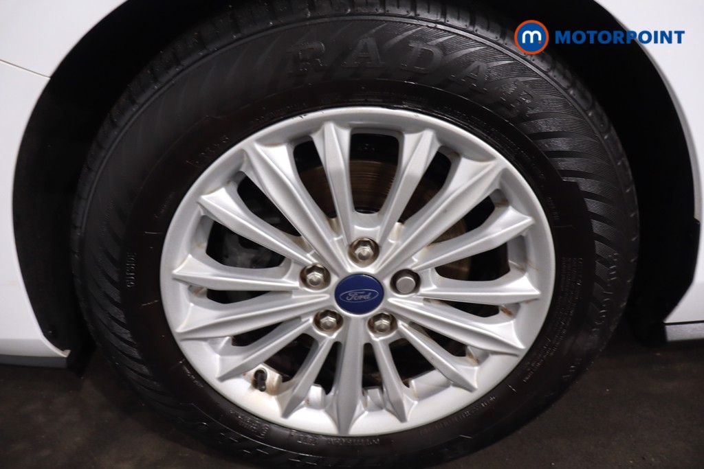 Ford Focus Titanium Manual Petrol Hatchback - Stock Number (1624406) - 11th supplementary image