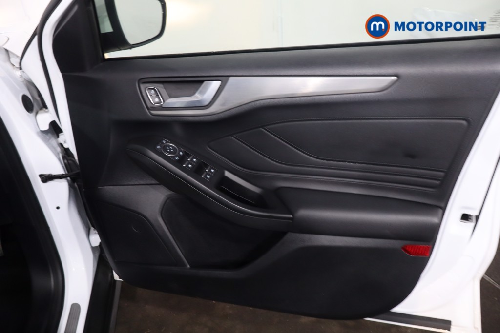 Ford Focus Titanium Manual Petrol Hatchback - Stock Number (1624406) - 24th supplementary image