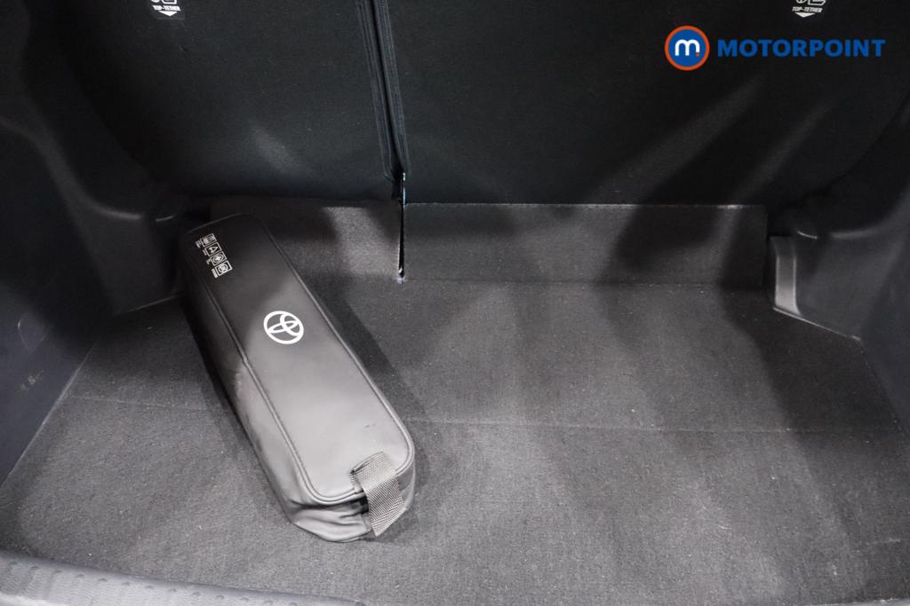 Toyota Yaris Design Automatic Petrol-Electric Hybrid Hatchback - Stock Number (1626524) - 6th supplementary image