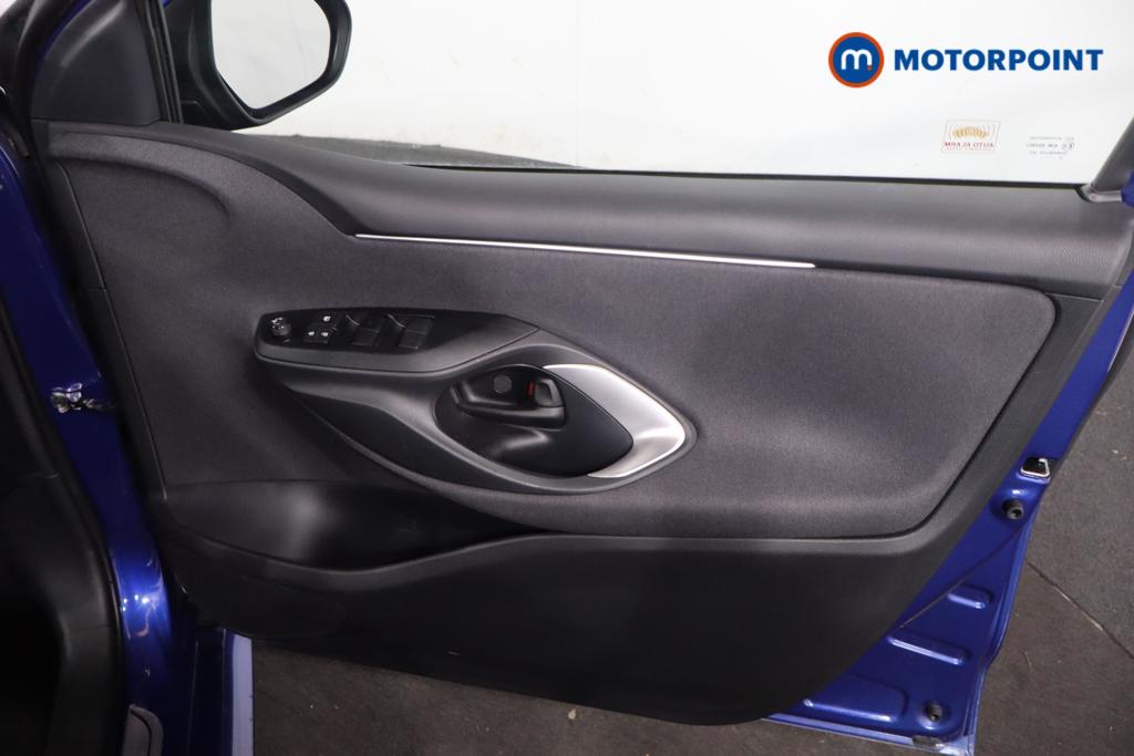 Toyota Yaris Design Automatic Petrol-Electric Hybrid Hatchback - Stock Number (1626524) - 10th supplementary image