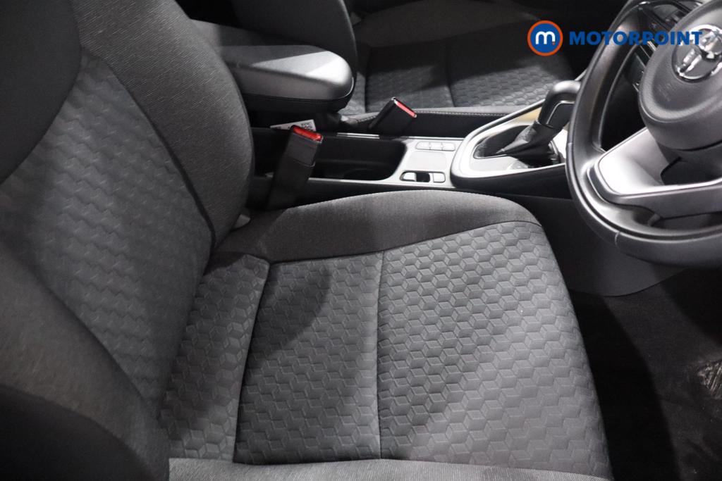 Toyota Yaris Design Automatic Petrol-Electric Hybrid Hatchback - Stock Number (1626524) - 12th supplementary image