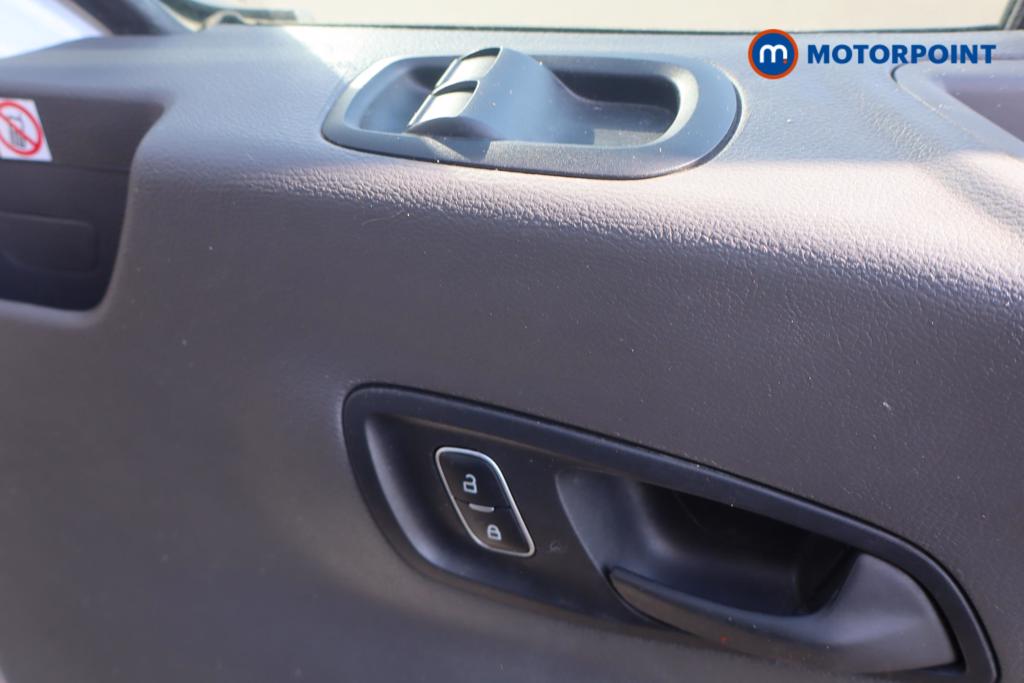 Ford Transit Limited Automatic Diesel Medium Roof Van - Stock Number (1600370) - 12th supplementary image