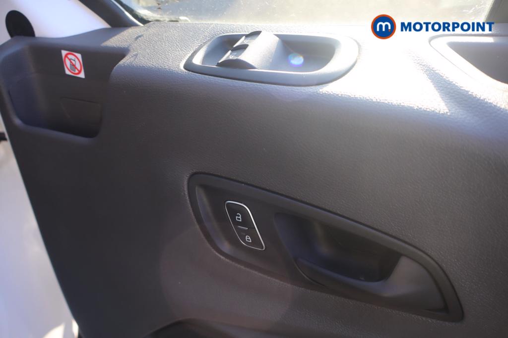 Ford Transit Limited Automatic Diesel Medium Roof Van - Stock Number (1611431) - 13th supplementary image