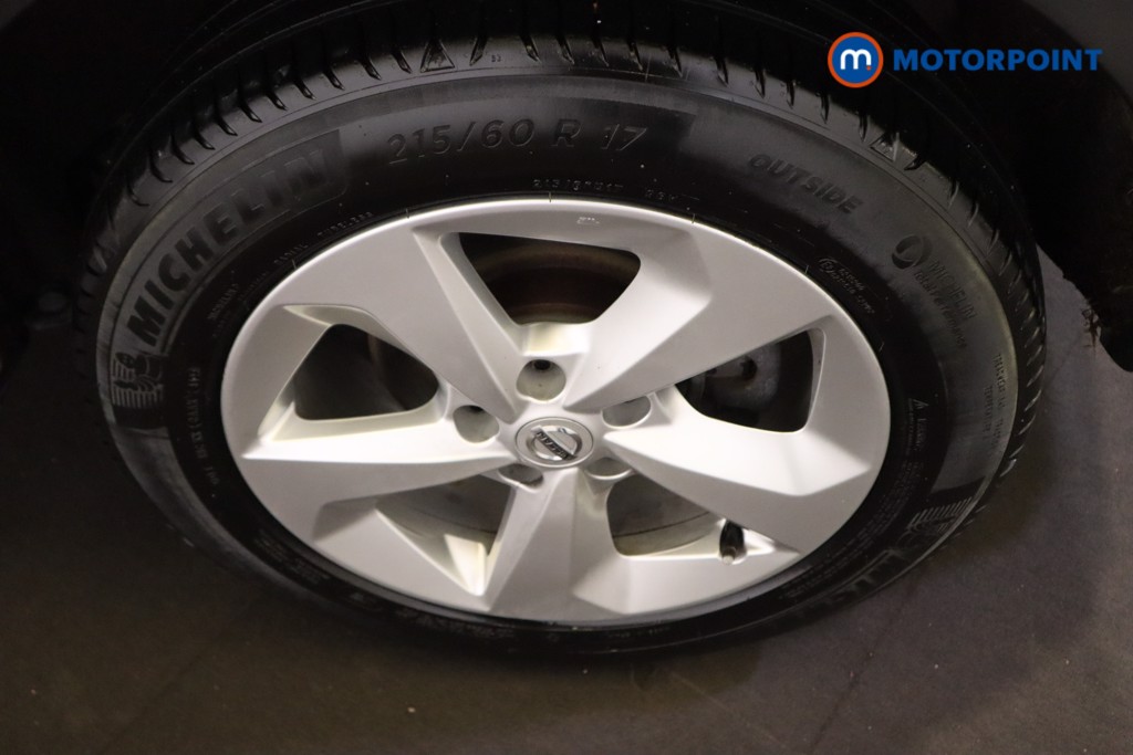 Nissan Qashqai Acenta Premium Automatic Petrol SUV - Stock Number (1612536) - 9th supplementary image