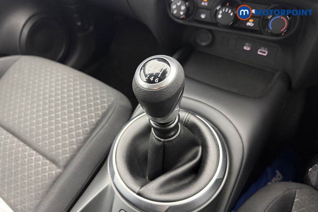 Nissan Juke Acenta Premium Manual Petrol SUV - Stock Number (1618529) - 4th supplementary image