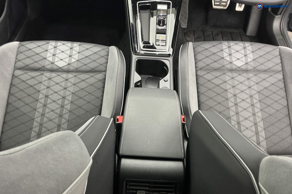 Volkswagen Golf R-Line Automatic Diesel Hatchback - Stock Number (1619549) - 12th supplementary image