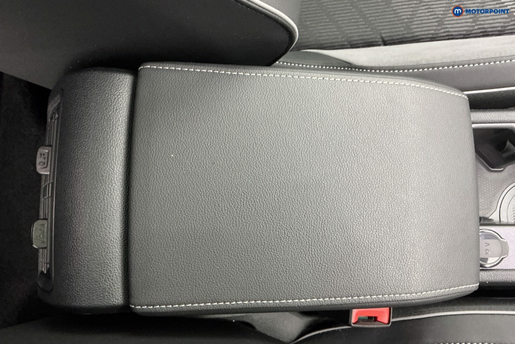 Volkswagen Golf R-Line Automatic Diesel Hatchback - Stock Number (1619549) - 17th supplementary image